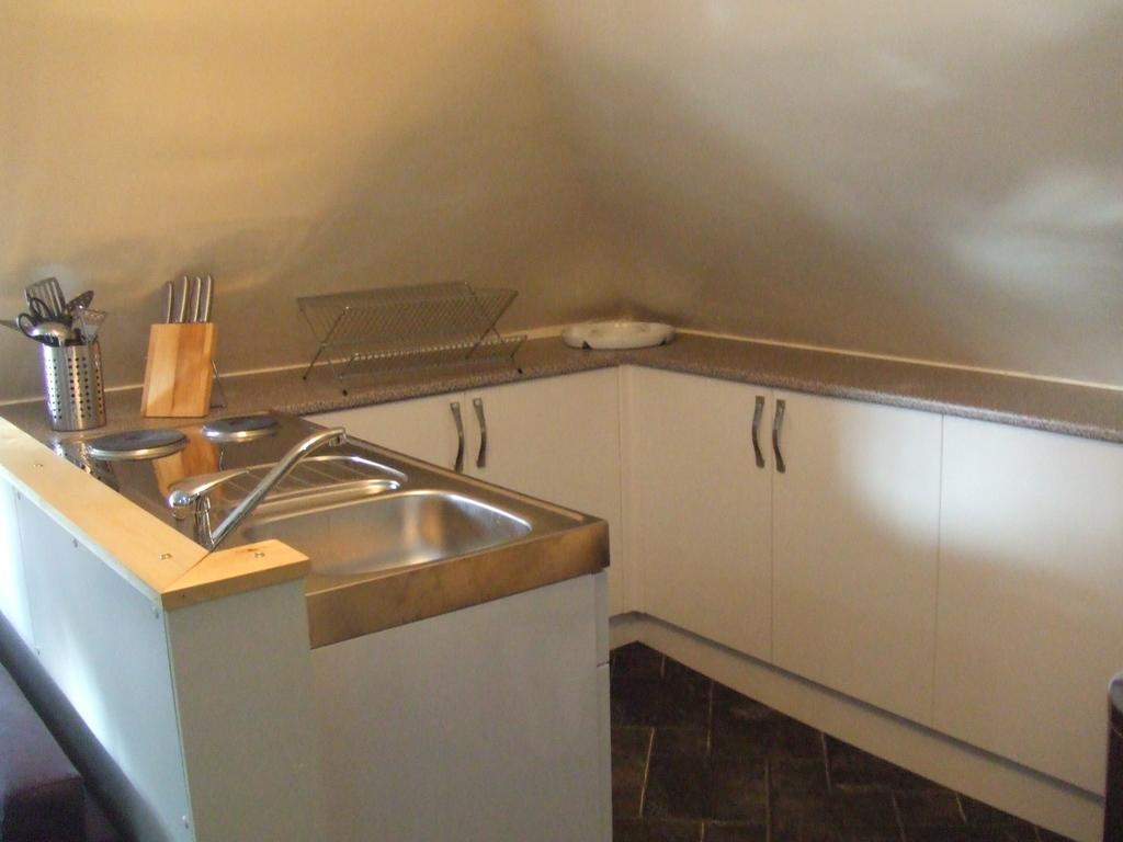 Avon Accommodation Ringwood Room photo